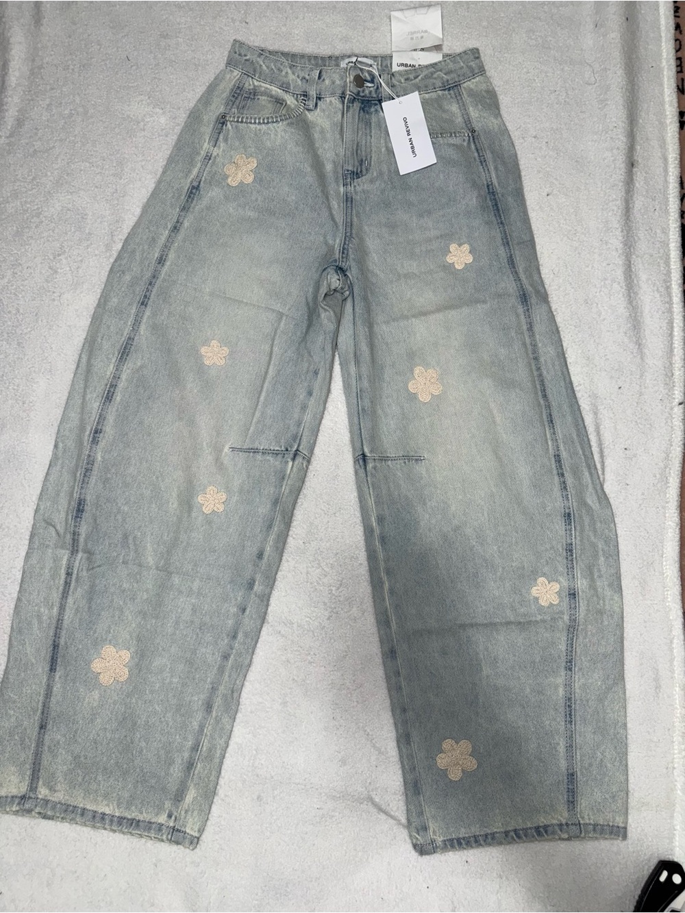 Embroidered Light Wash Wide-Leg Jeans - Women - Picture 4 of 6